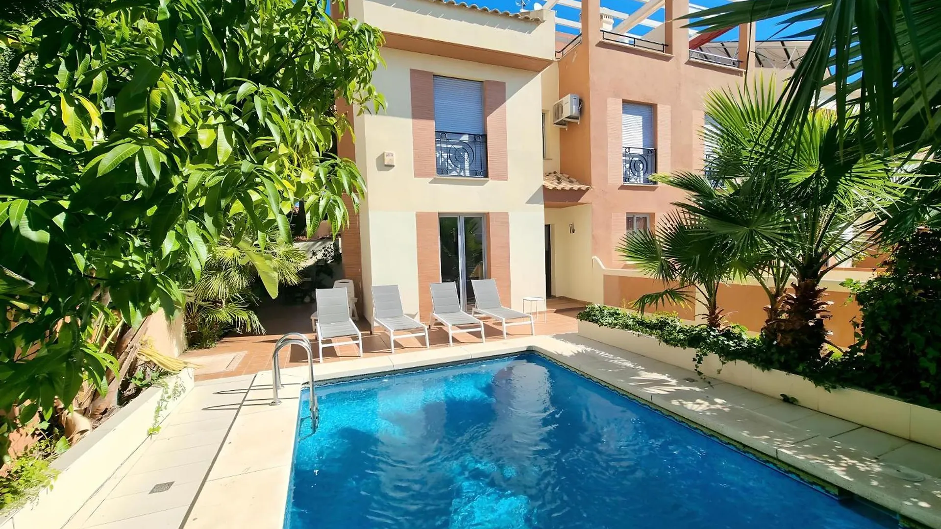 Stunning Home With Outdoor Swimmingpool, 4 Bedrooms And Wifi Benalmádena